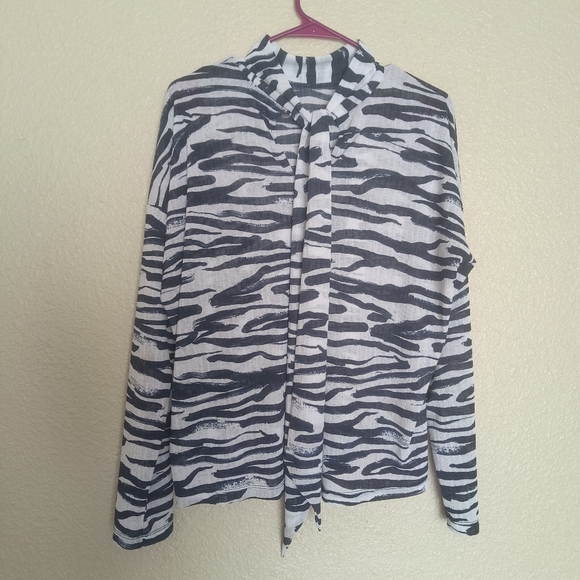 Nine west Top with navy blue and white animal print collar Long ties Medium Size - Picture 11 of 13